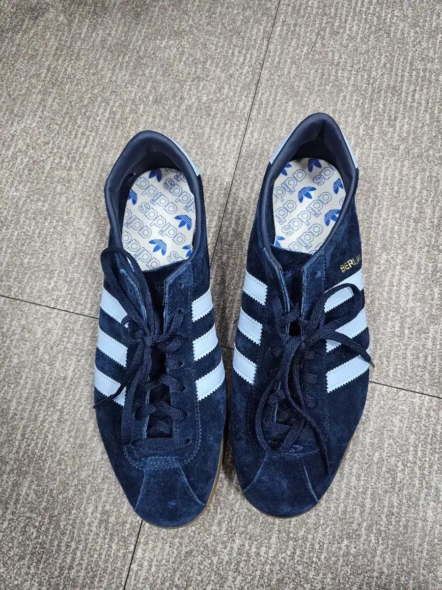 아디다스 베를린  스웨이드