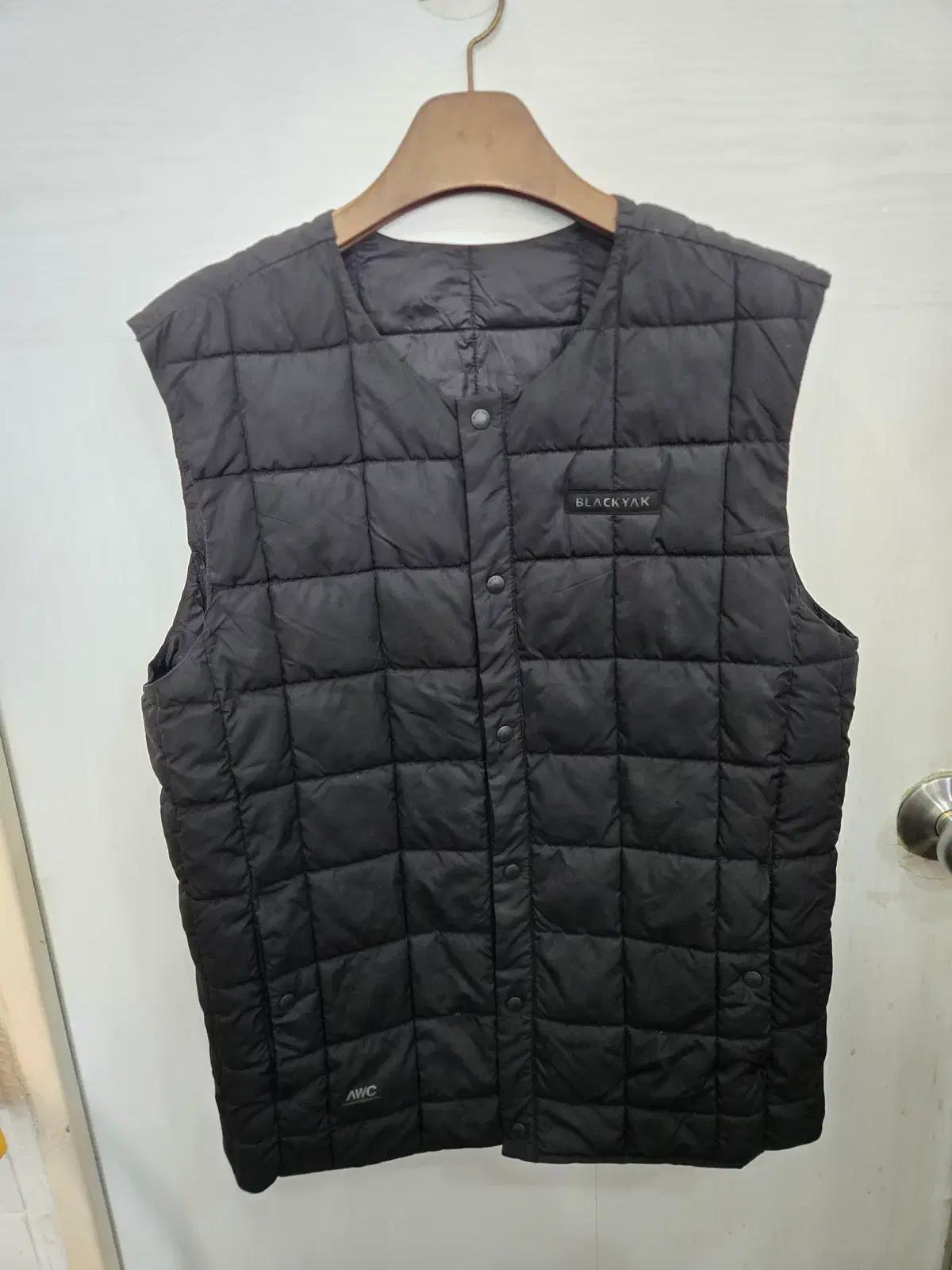 105,XL )) BLACK YAK 블랙야크 올블랙 경량조끼!