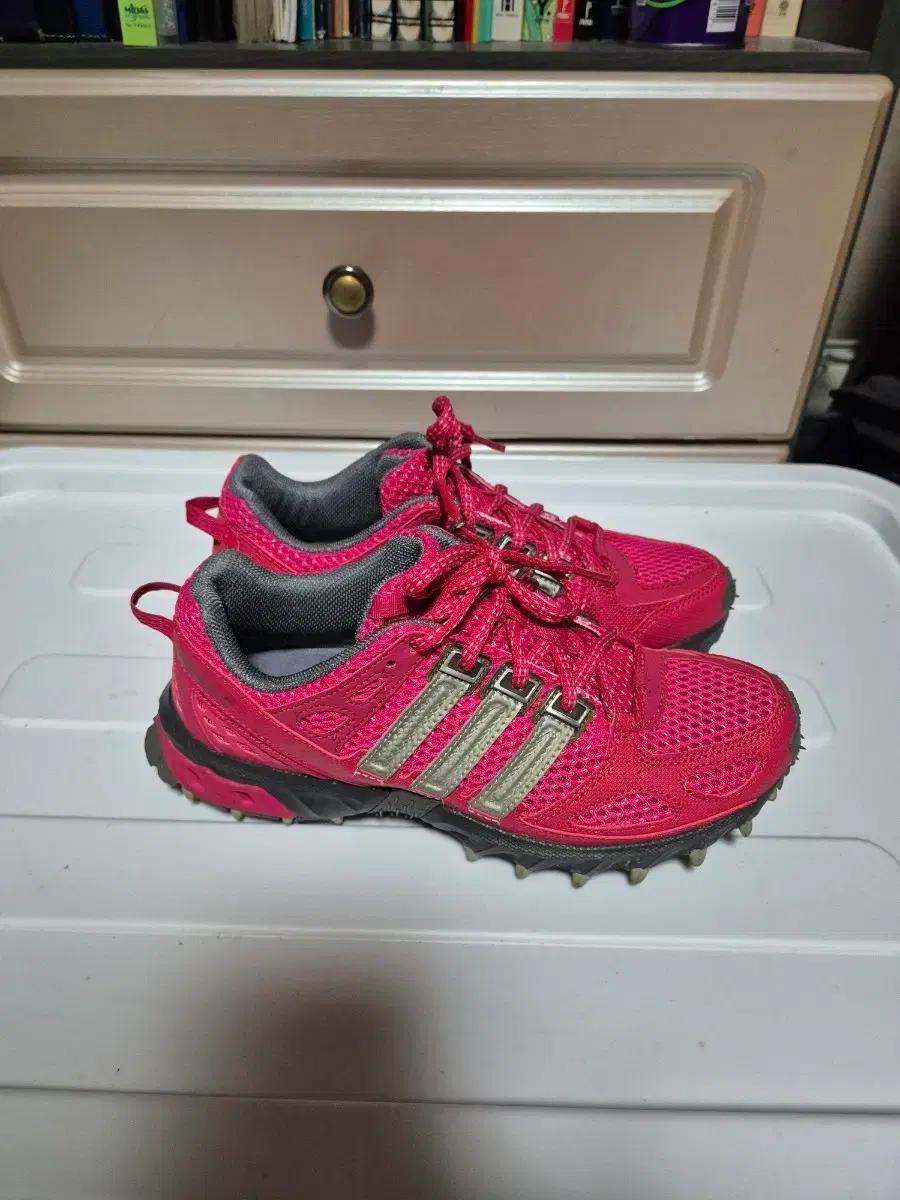 아디다스 카나디아 TR 4 트레일/등산화