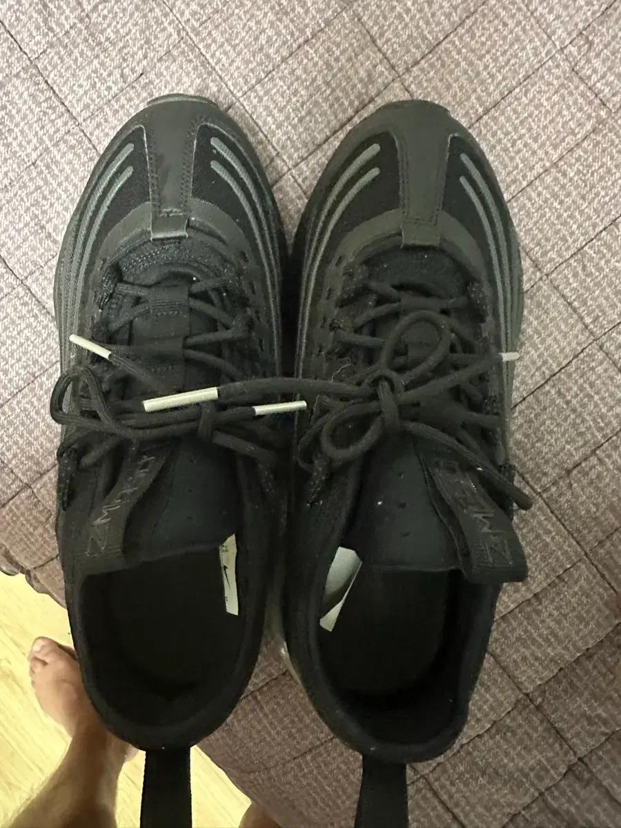 나이키 운동화 올블랙 255mm 판매합니다