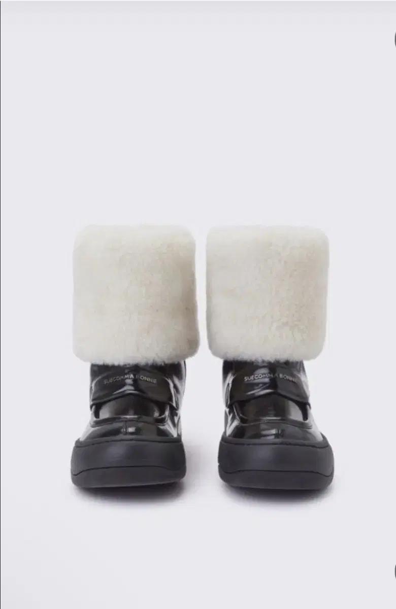 슈콤마보니 퍼 스니커즈 부츠  235