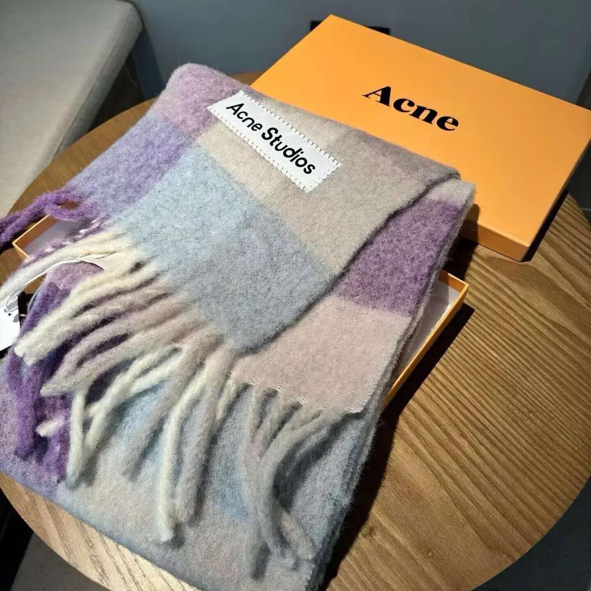 Acne Studios 모헤어 체크 스카프