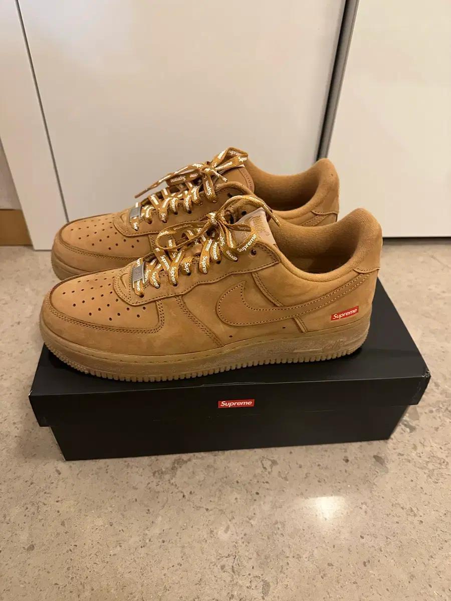 나이키 x 슈프림 에어포스 1 로우 플랙스 275