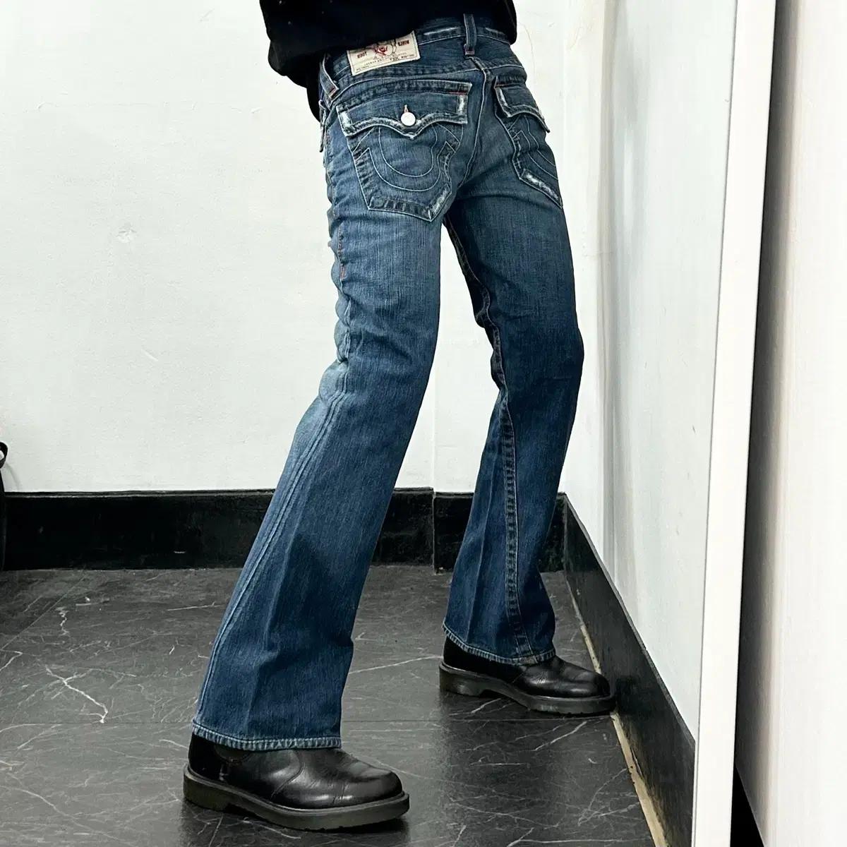 트루릴리전 월드투어 부츠컷 데님 팬츠