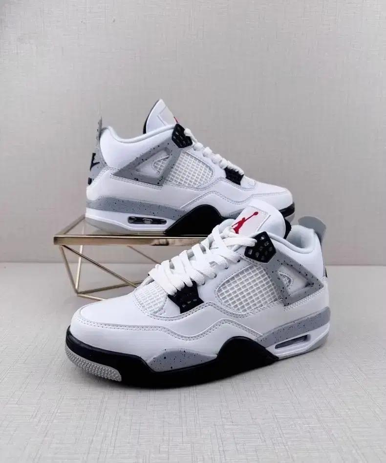 에어조던 4 레트로(AJ4) 화이트 시멘트 미드컷 농구화 운동화 스니커즈