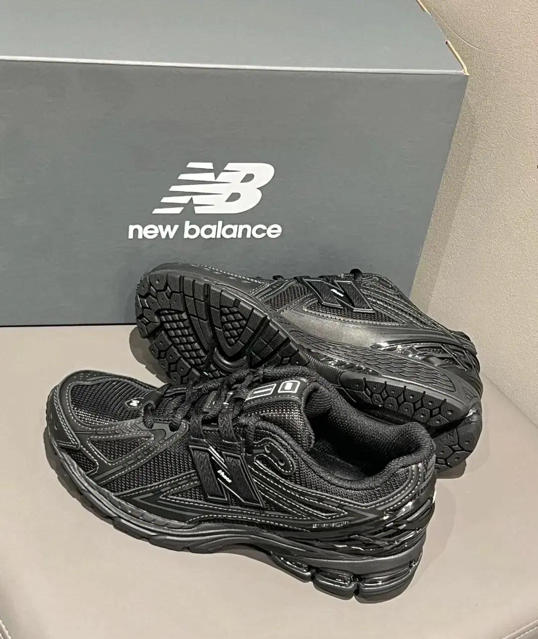 뉴발란스 M1906DF 올블랙 남자 런닝화 운동화