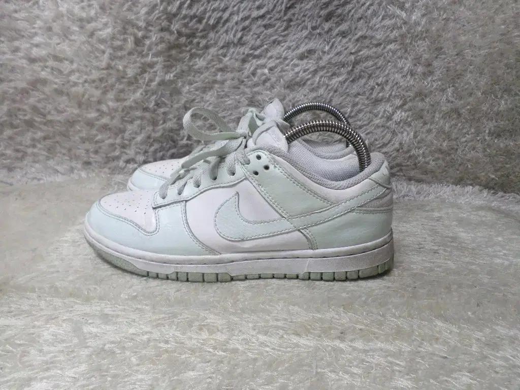 휘리릭구제 235 240 나이키 덩크로우 화이트 민트 운동화 중고 신발