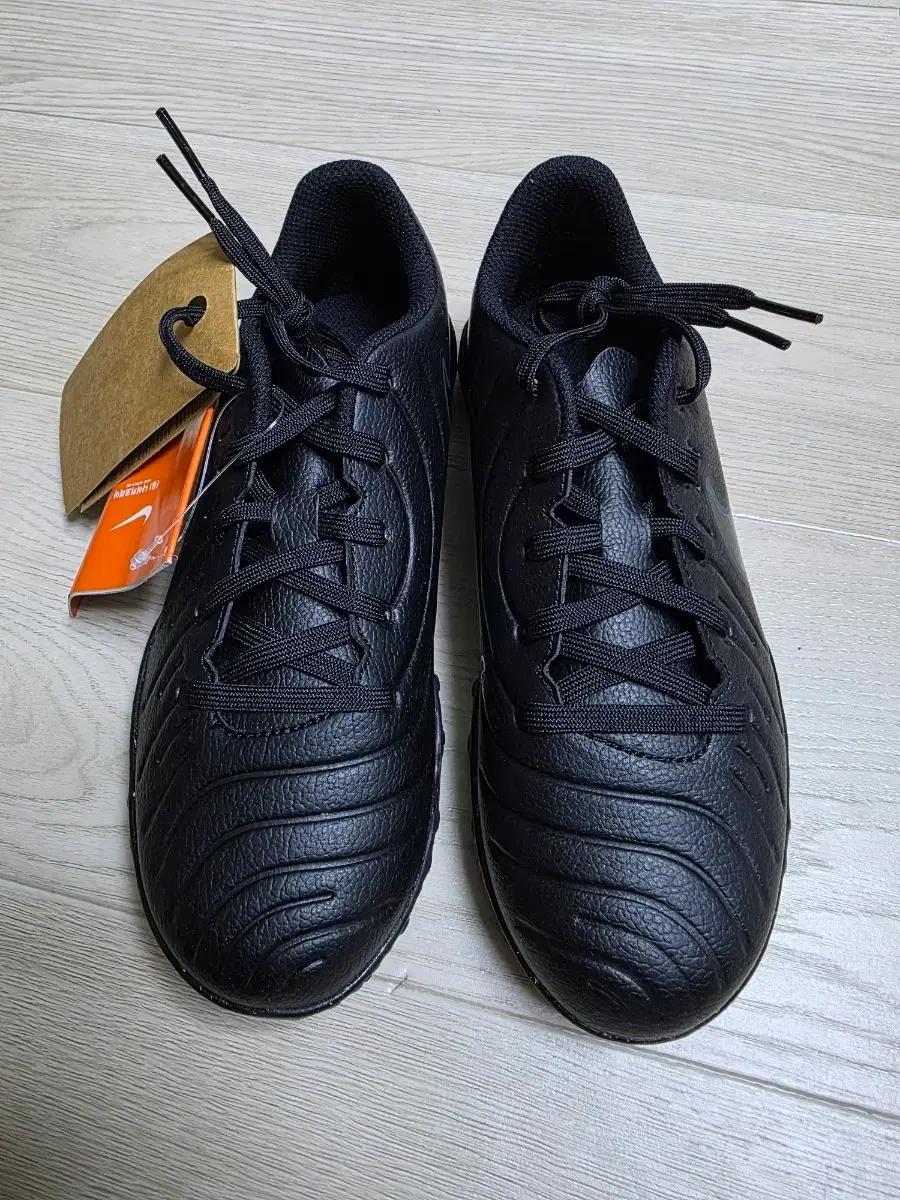 나이키 레전드 10 클럽 TF 풋살화 검정색상 230mm 새상품입니다!