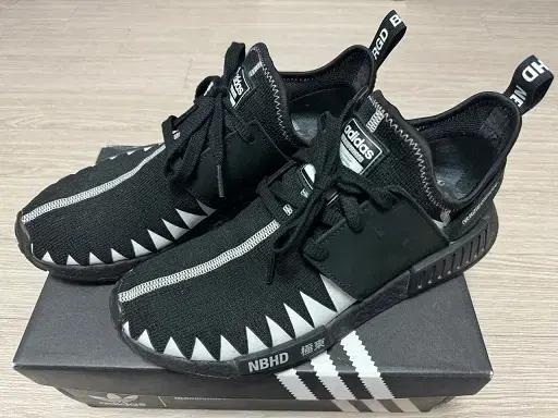 아디다스 X 네이버후드 NMD R1/아디매틱