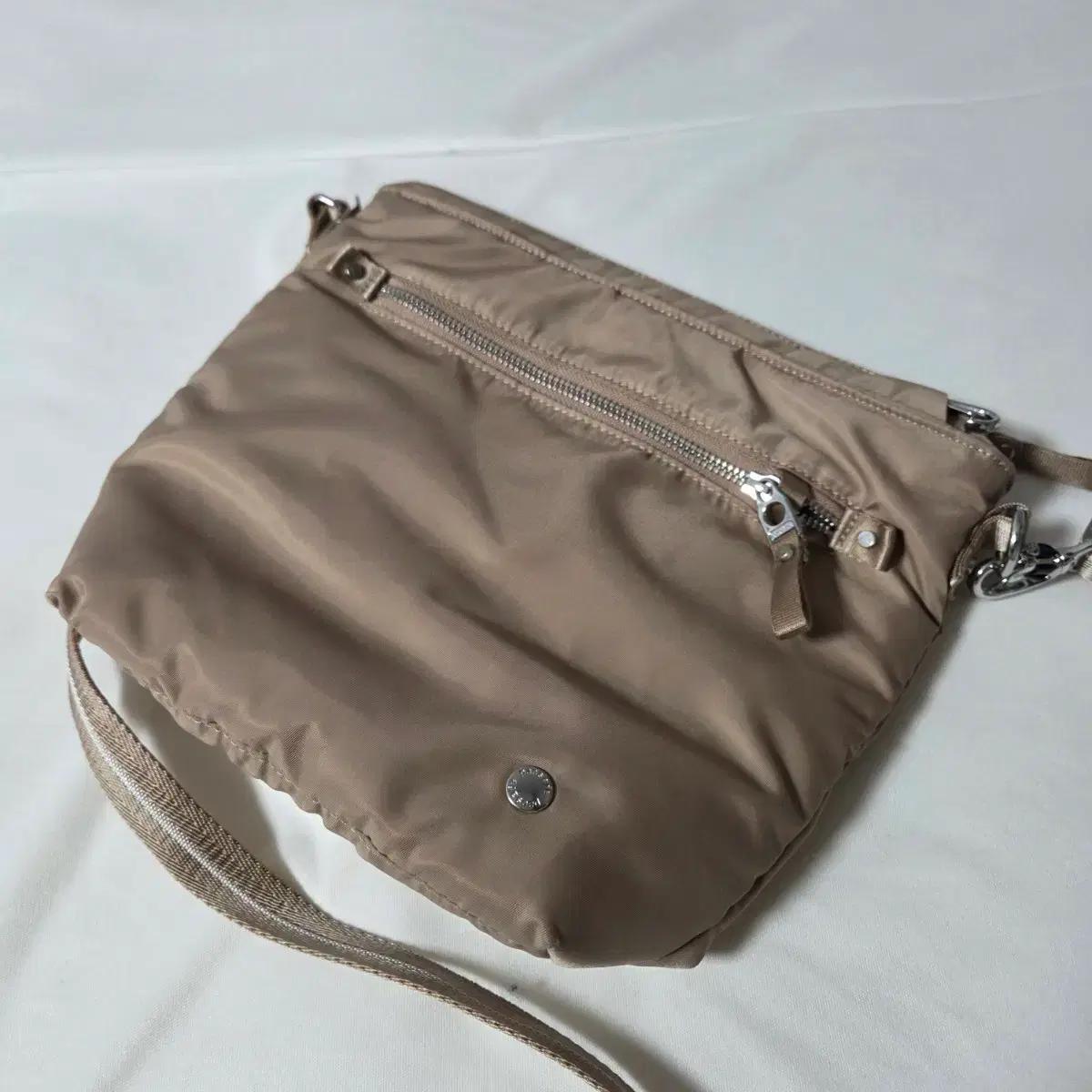 팩세이프 W크로스바디백