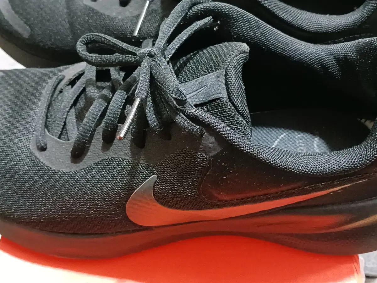 이마트 나이키 레볼루션7 270 1주양호 25년구매보관중 양호