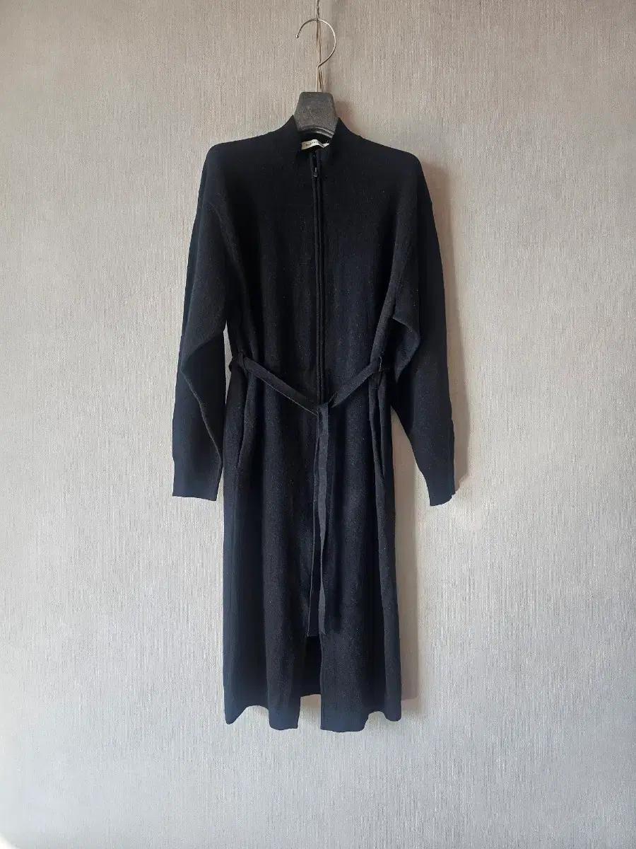 더캐시미어)울.캐시미어 벨티드 짚업 니트원피스