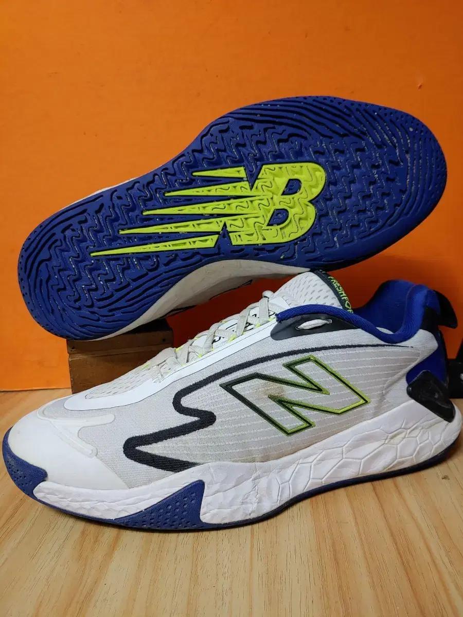 뉴발란스 프레쉬폼X랠리V1올코트(US10.5표기285추천280)