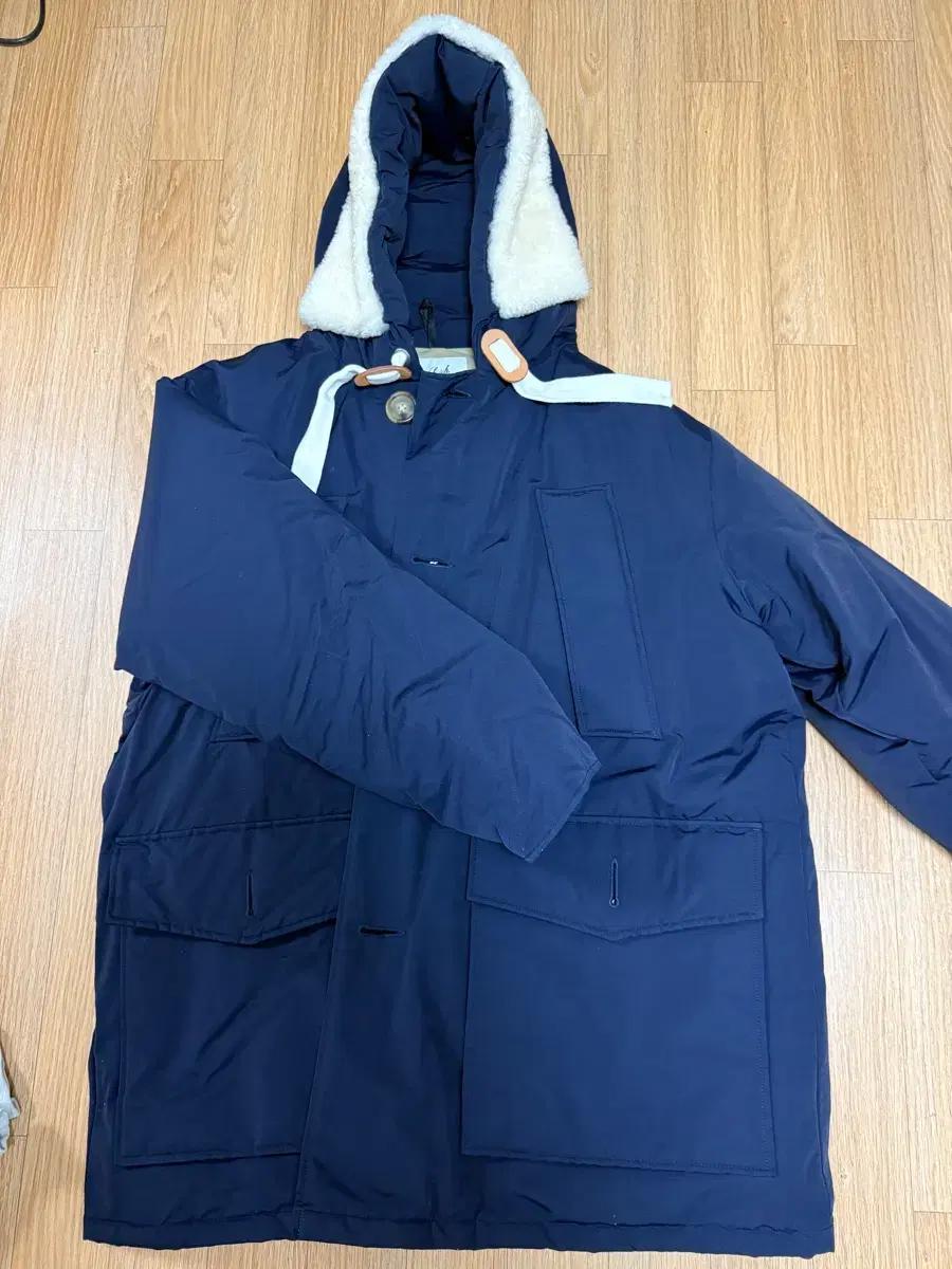 울리치 재팬 클래식 아크틱 파카 네이비 L사이즈 팝니다.