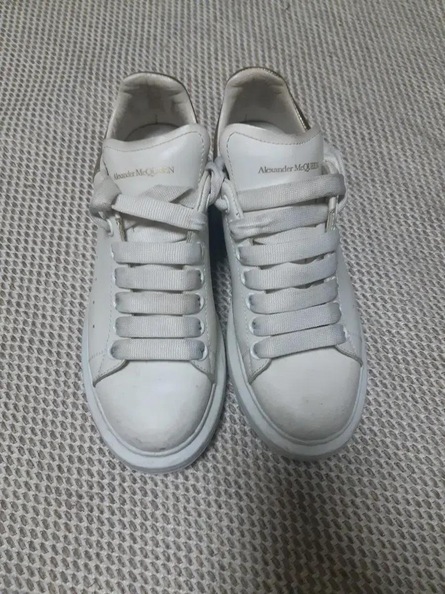 [37] 알렉산더 맥퀸 화이트 골드 로우탑