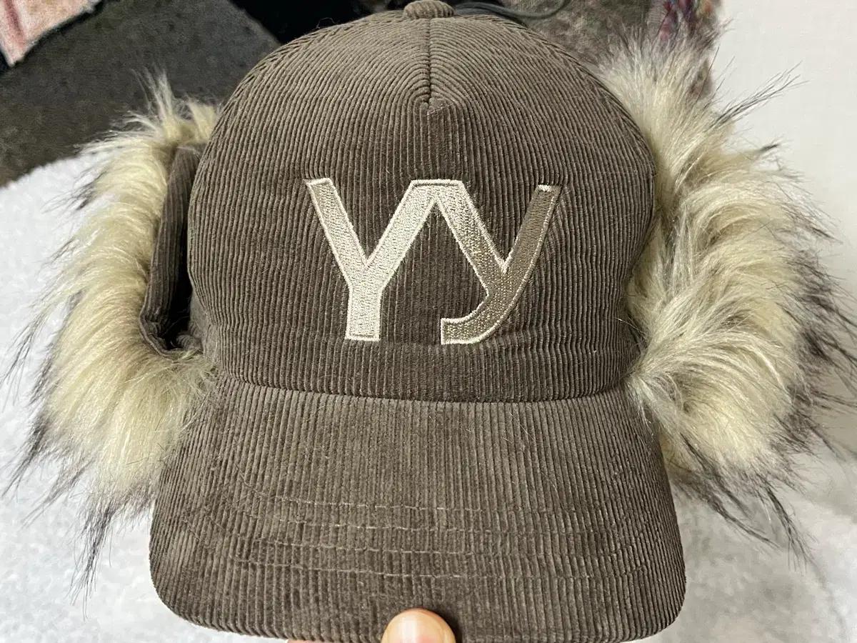 open yy 오픈와이와이 퍼 이어플랩 캡 모자