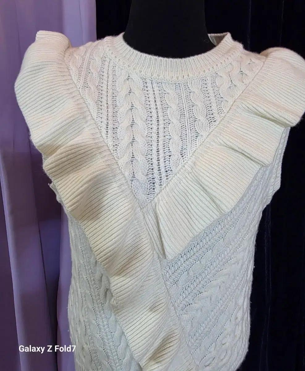 럭키슈에뜨  케이블 니트 뷔스티에