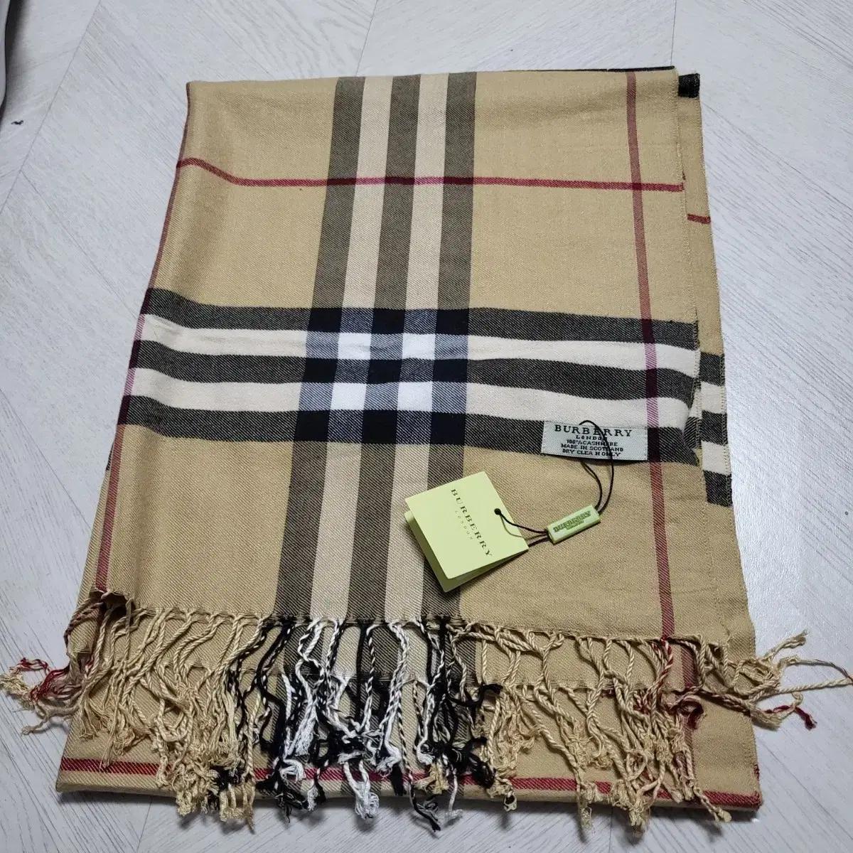 버버리 클래식 체크 캐시미어 머플러 스카프