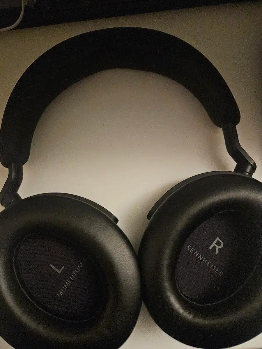 젠하이저 모멘텀4 블랙 헤드폰