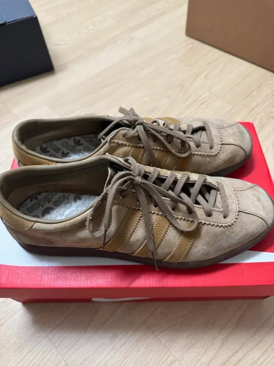 아디다스 토바코 팬톤 메사