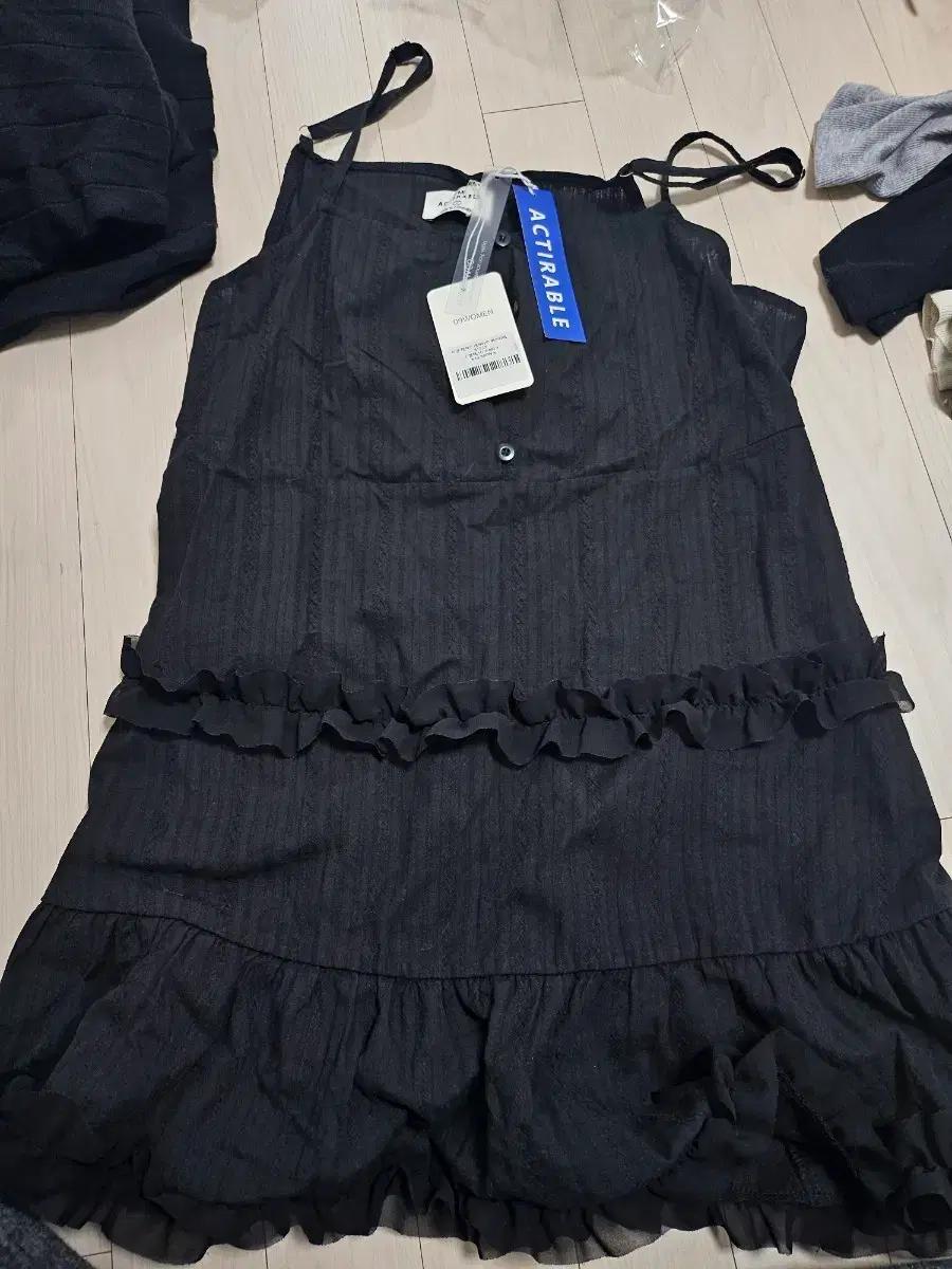 ACTIRABLE 검정색 프릴 뷔스티에 겸 원피스