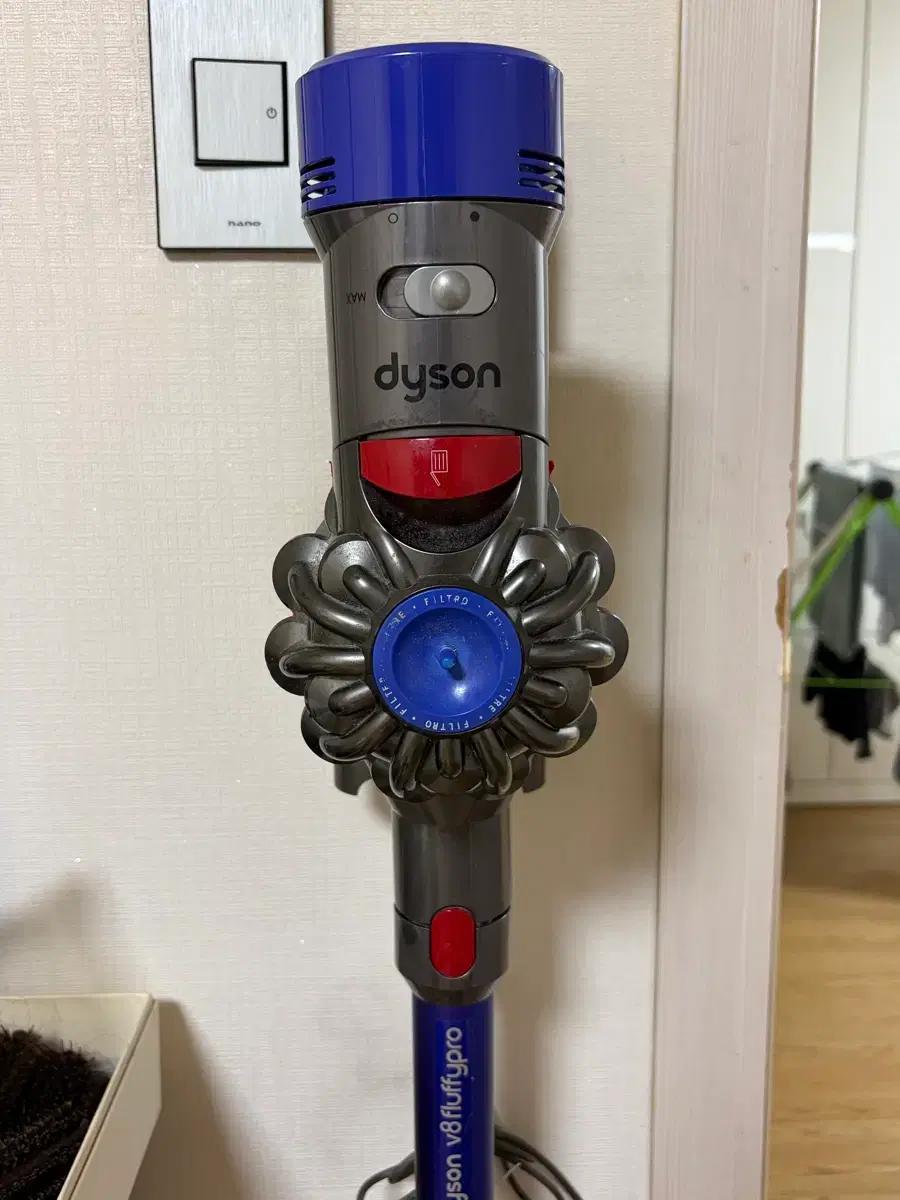 다이슨청소기 v8 본체.헤드.충전기