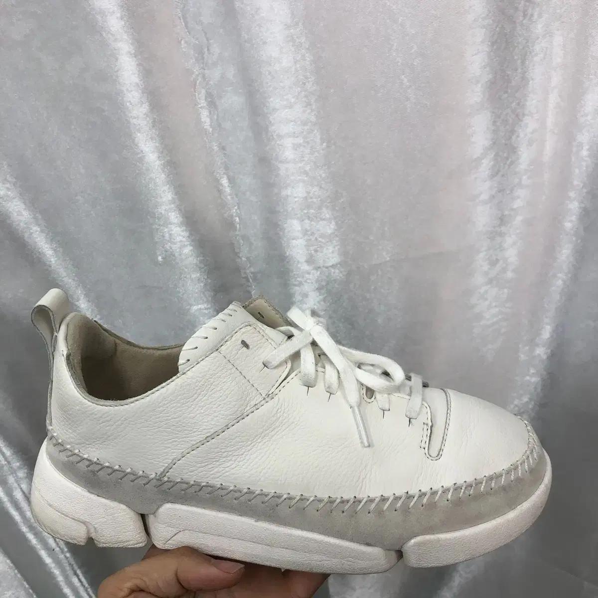 클락스 가죽 트라이제닉2 스니커즈 사이즈265 팝니다