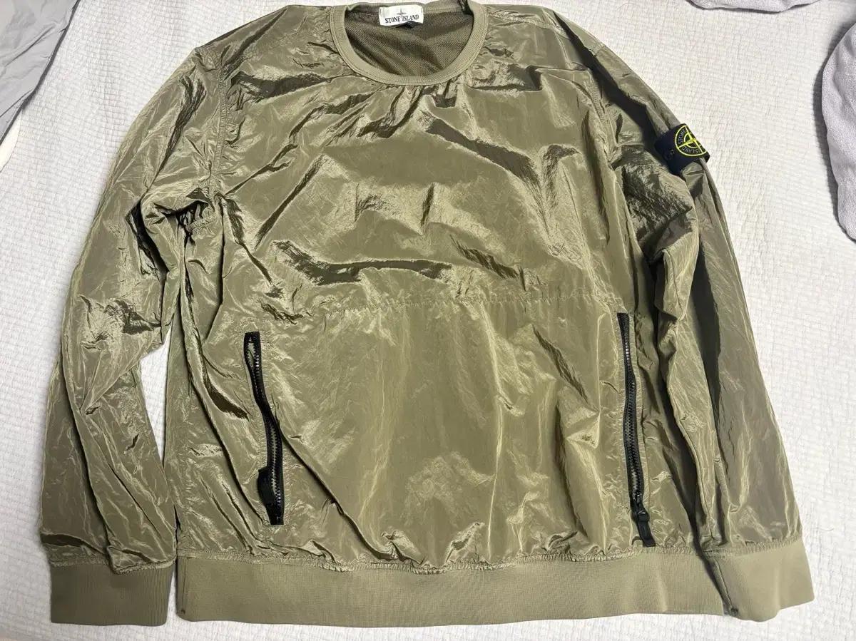 스톤아일랜드 나일론 메탈 맨투맨 올리브 카키 XXL