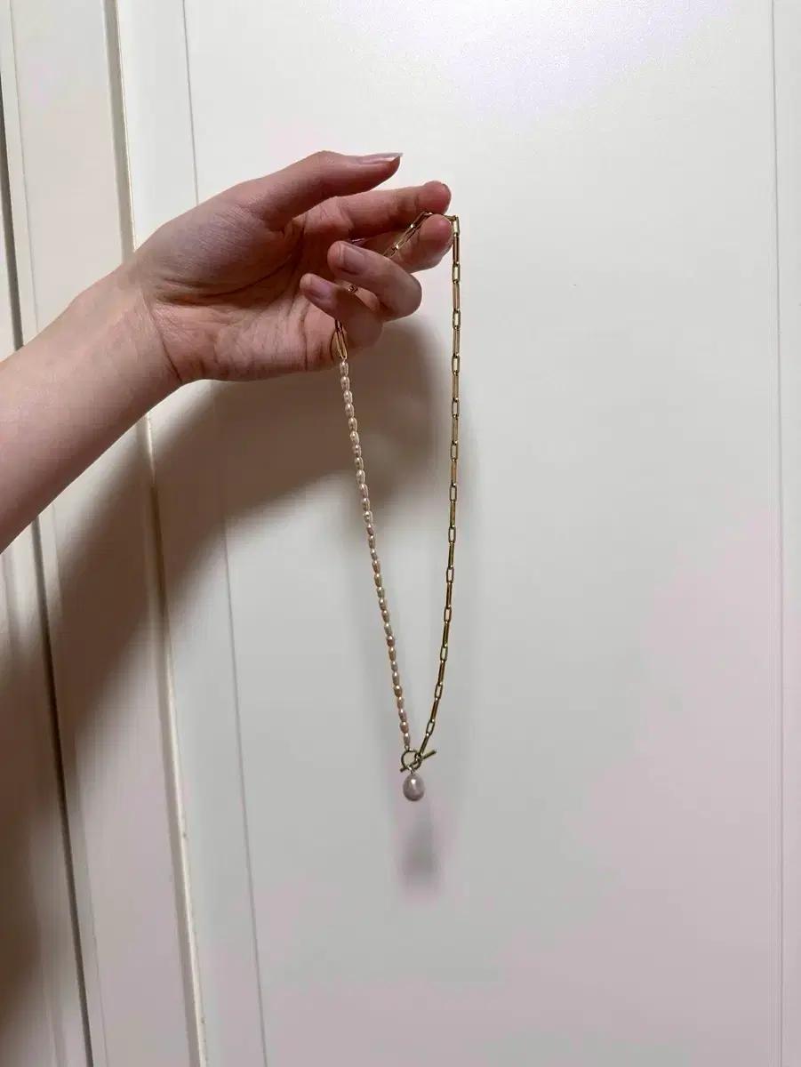 앤아더스토리즈 핑크 담수 진주 목걸이