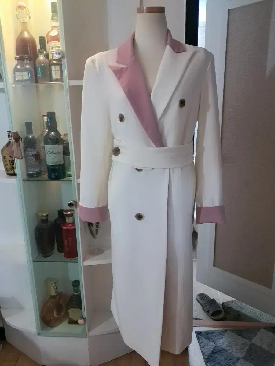 화이트 롱 트렌치 코트 핑크 배색