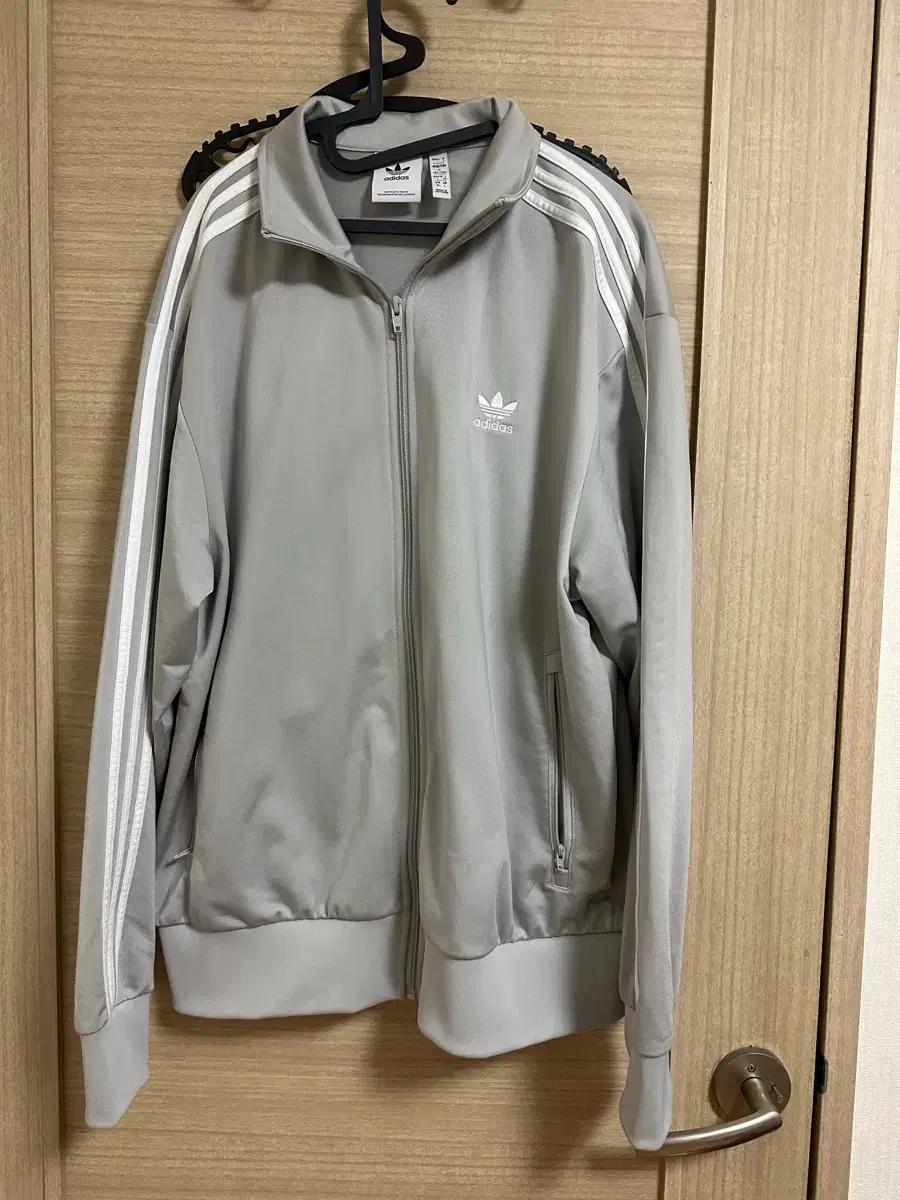 아디다스 트랙탑 XL