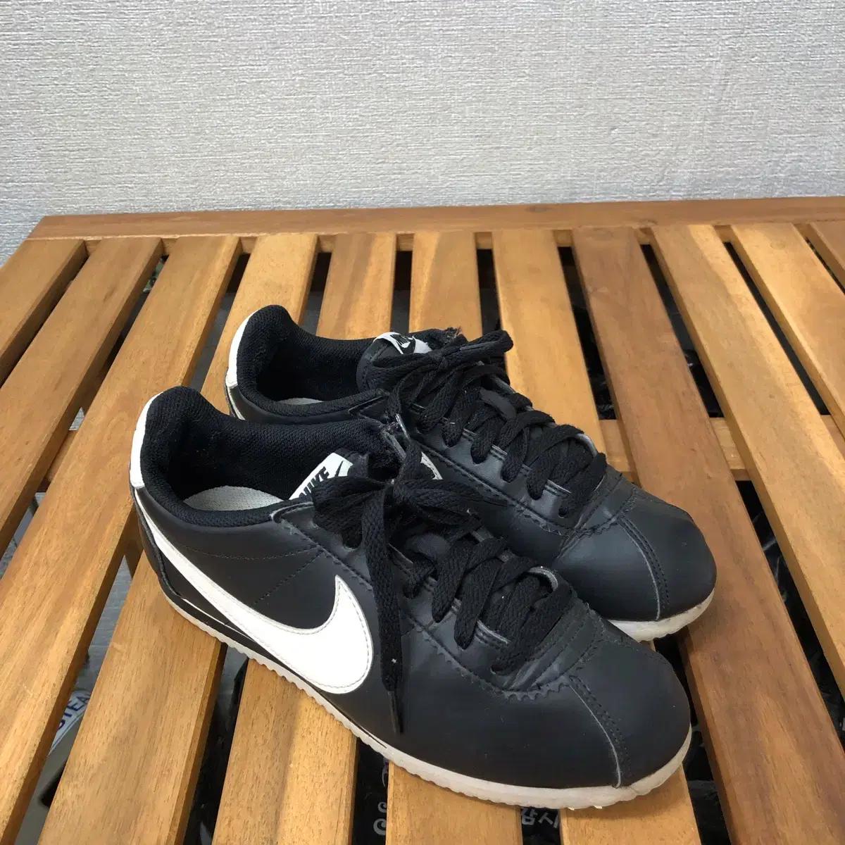 나이키 코르테즈 스니커즈 사이즈