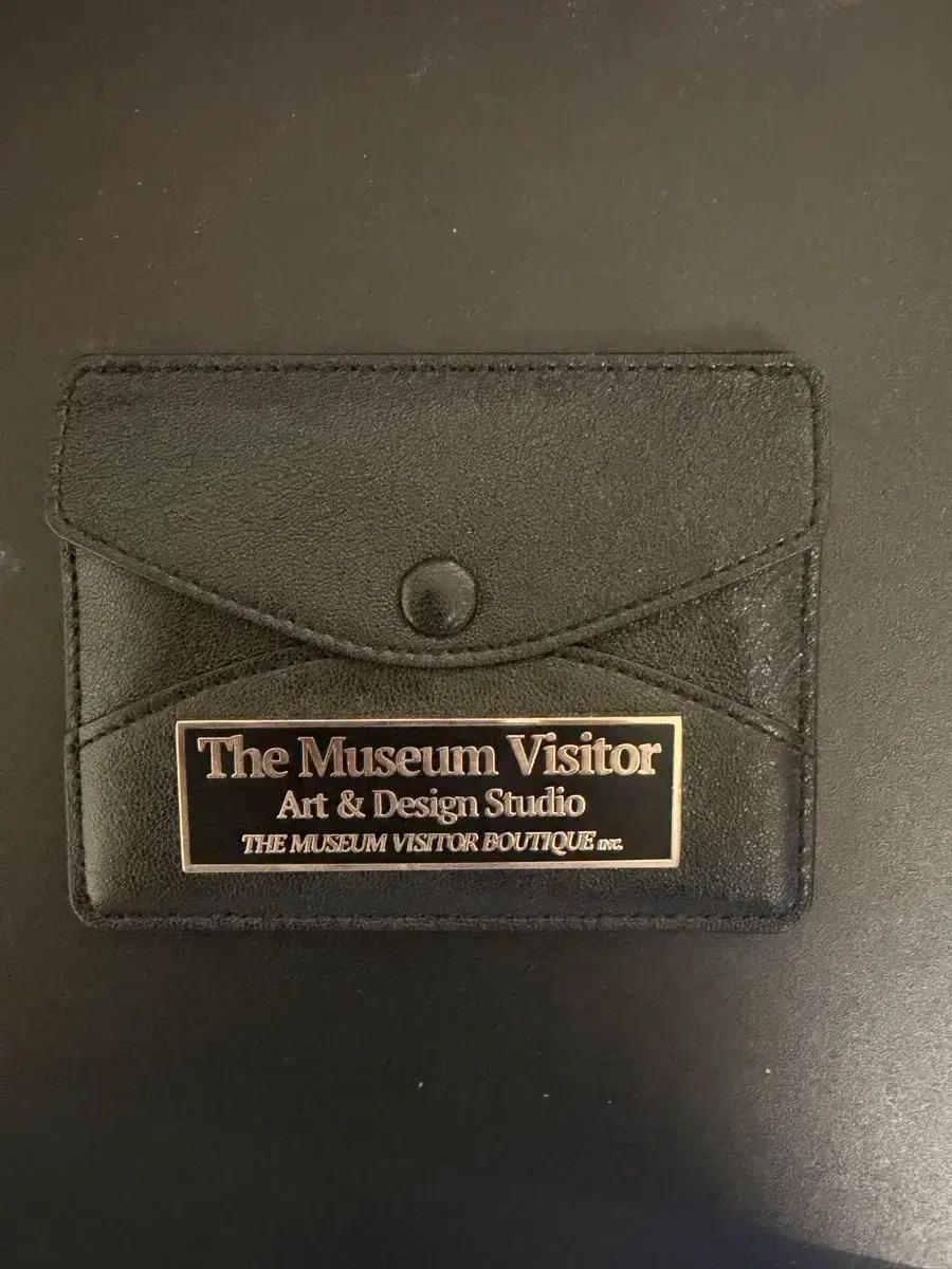 더뮤지엄비지터 지갑 블랙