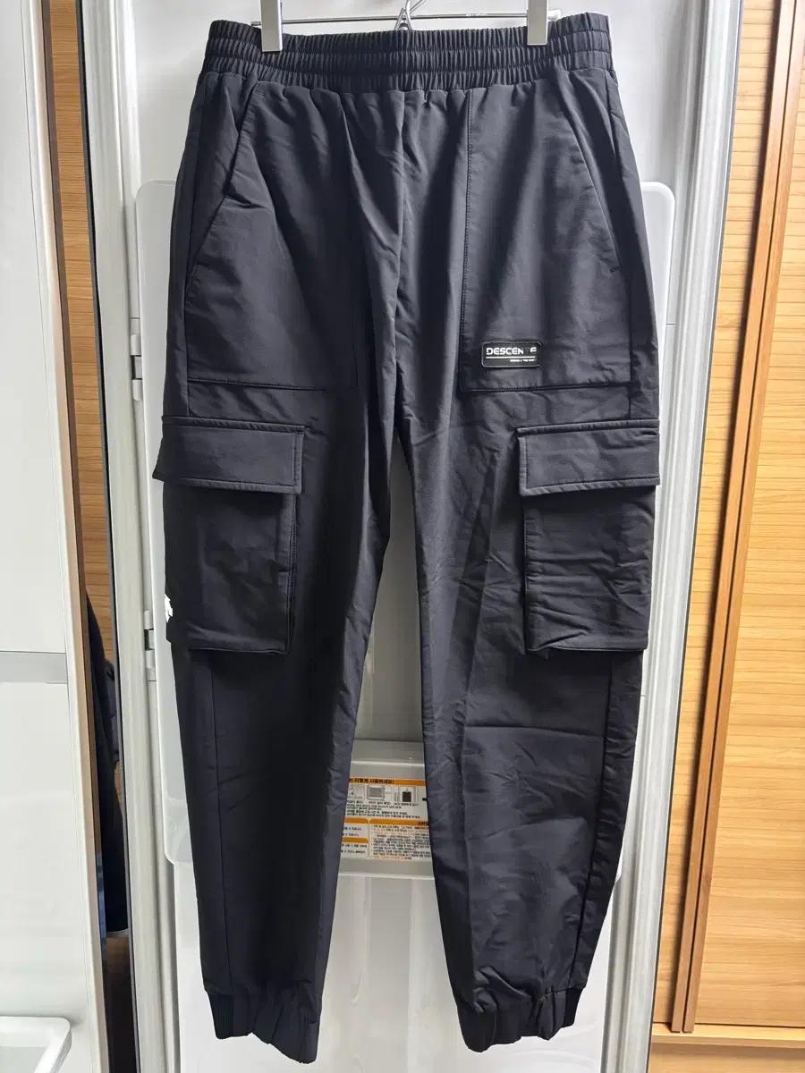 데상트 블랙 카고 기모 트레이닝 바지 85 M