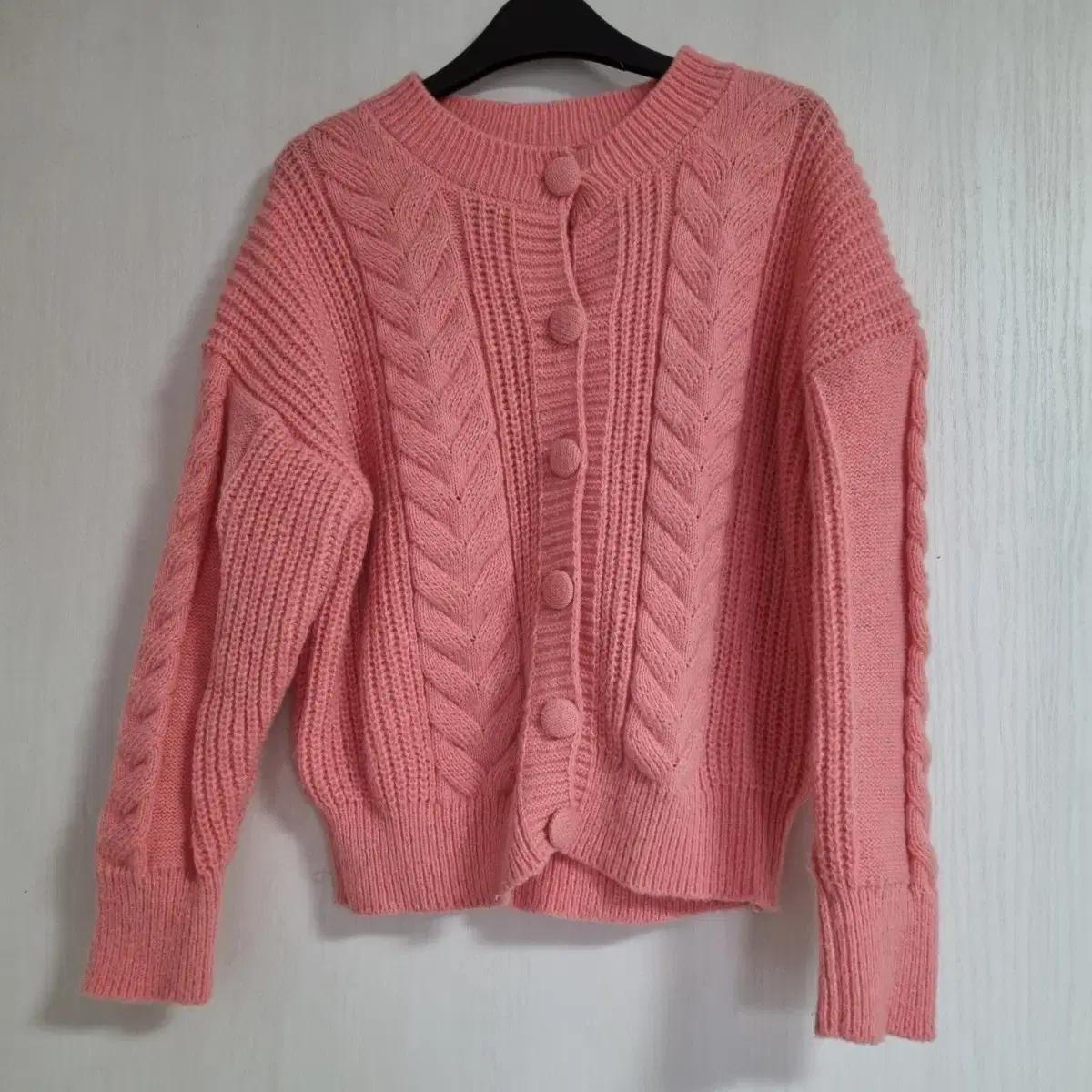 케이블 꽈배기 크롭 니트 가디건 스웨터