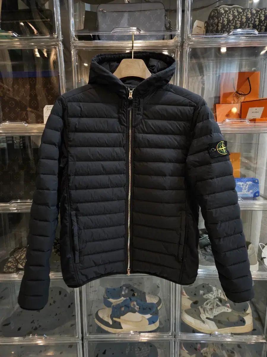 [정품/새상품급] 스톤아일랜드 후드 룸우븐 경량패딩 무광 블랙 점퍼 L