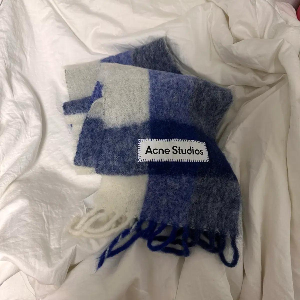 아크네스튜디오 머플러 팝니다 :3