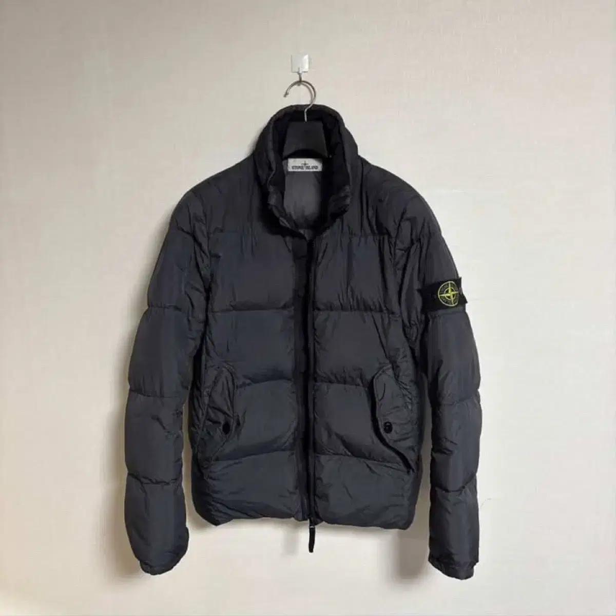 (M)20fw 스톤아일랜드 크링클랩스 논후드 패딩 다크그레이 백화점판