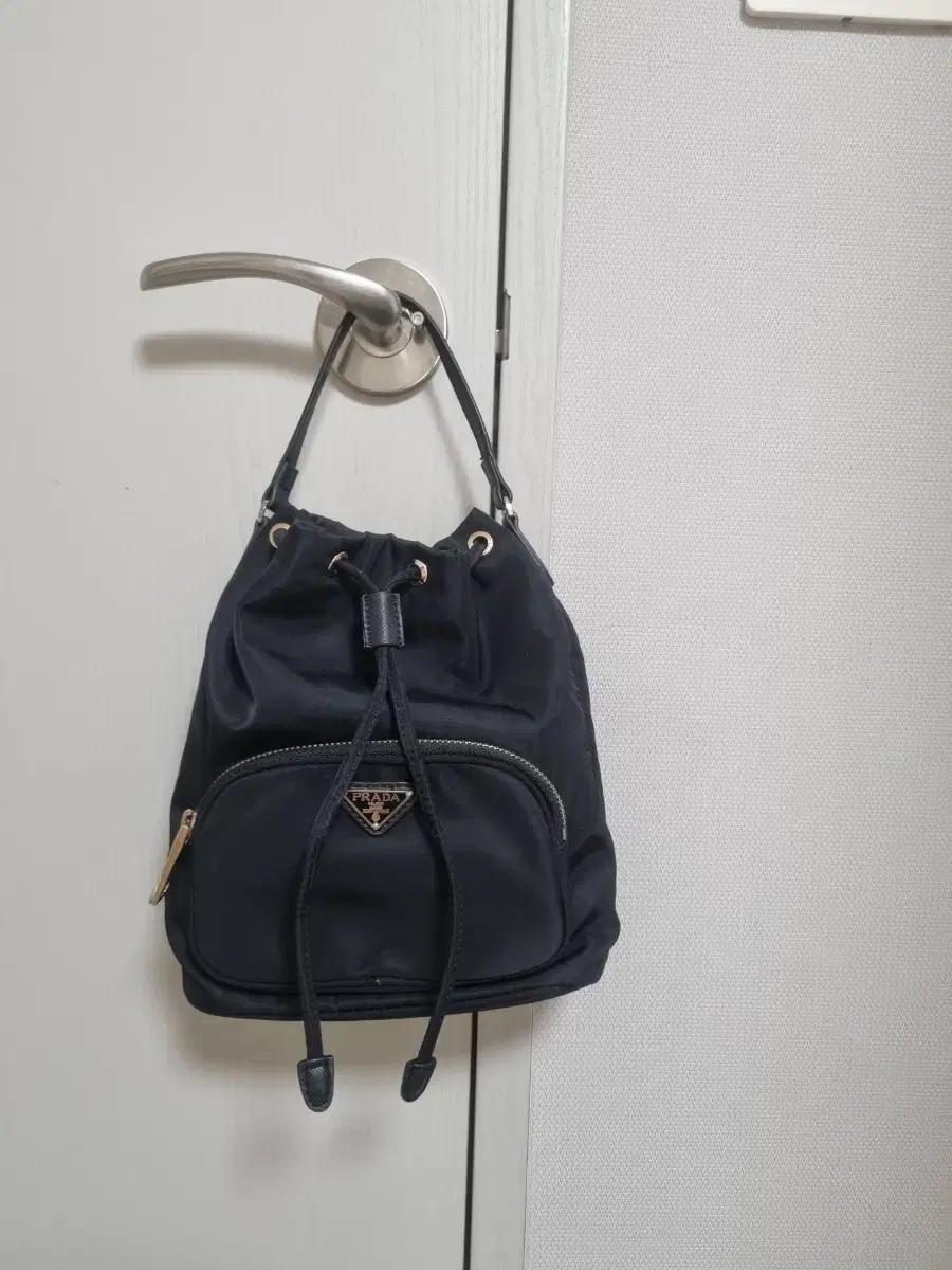 프라다 블랙 버킷백 미니 백