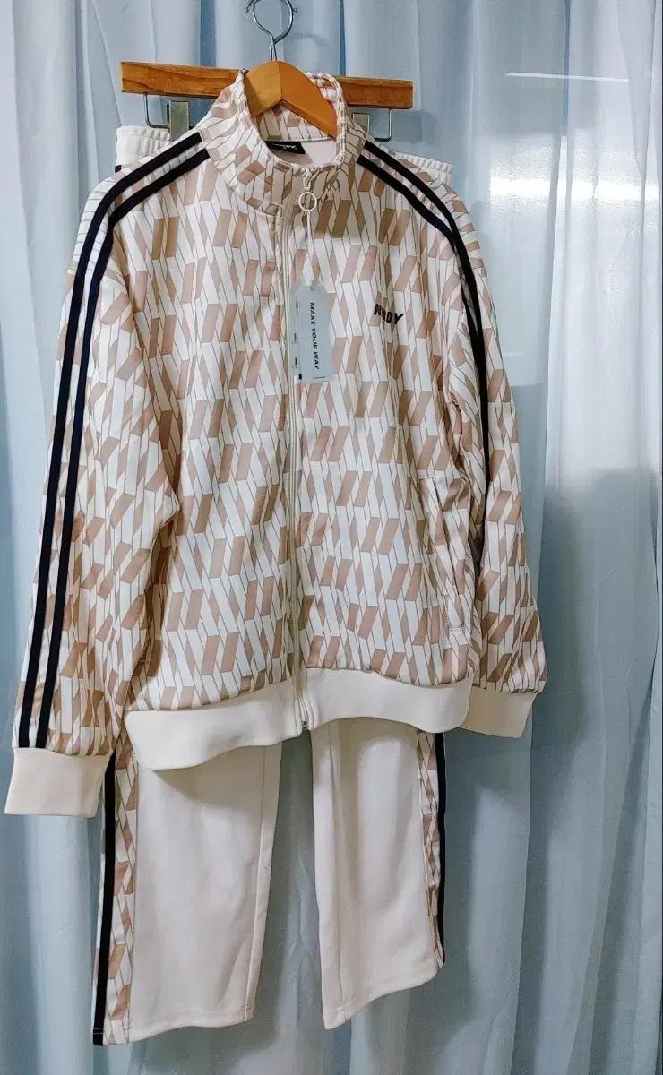 널디 트랙탑&팬츠 세트(새제품)