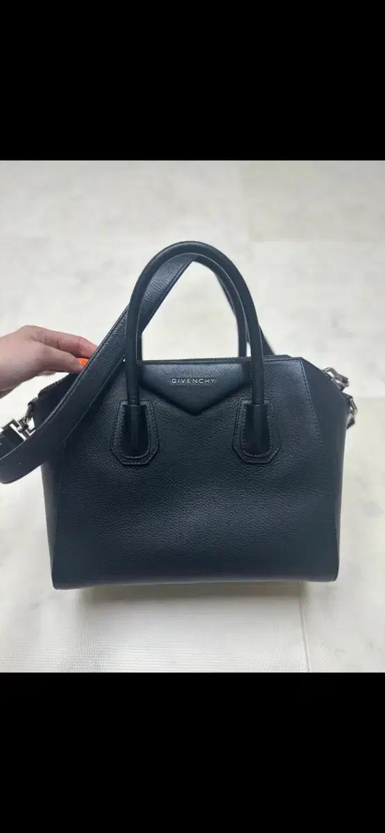 지방시 안티고나 블랙 토트백