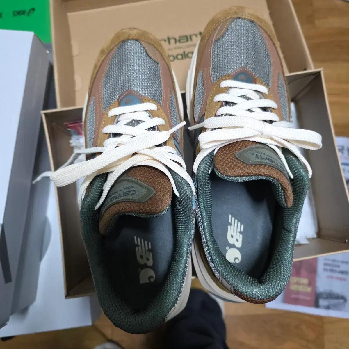 뉴발란스 990v6 칼하트 265사이즈