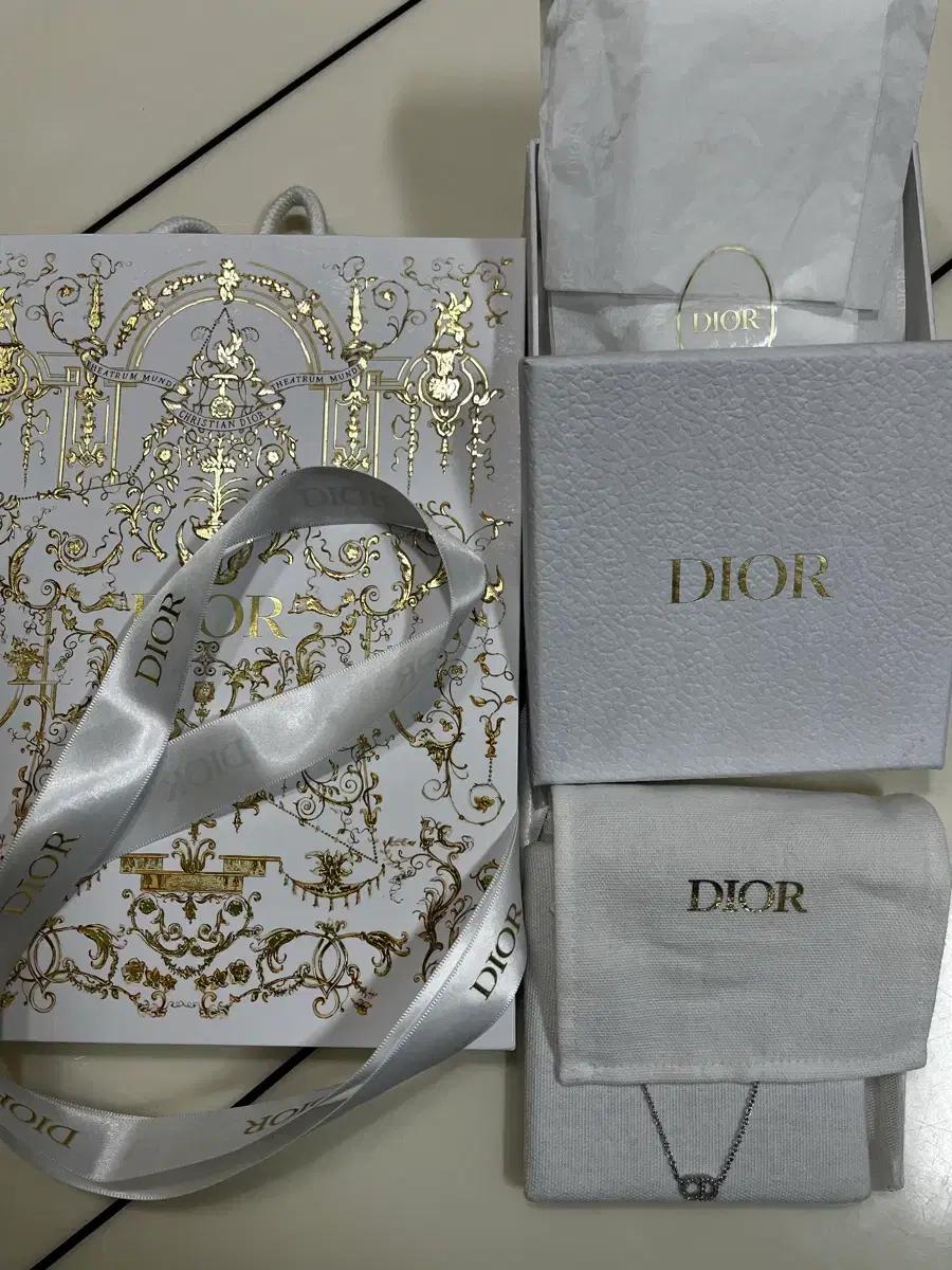 (1회 실착) 디올 쁘띠 CD 목걸이 실버 풀구성