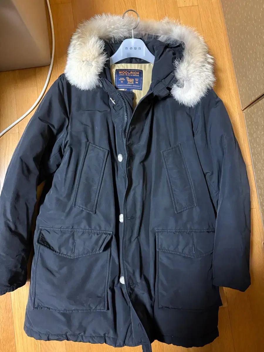 울리치 블랙 패딩 점퍼 (퍼 후드) xl사이즈 블랙