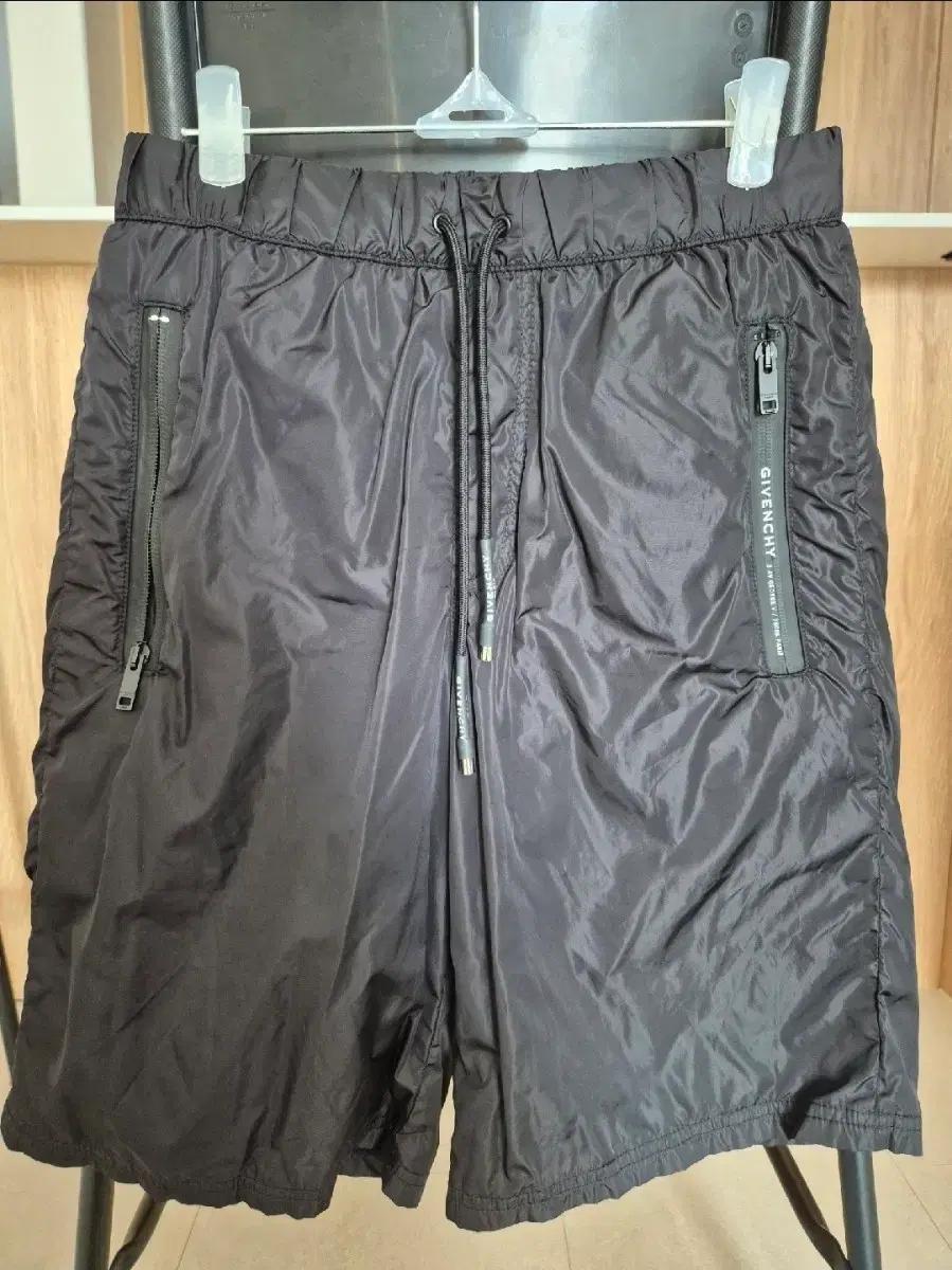 (정품)지방시 블랙 트레이닝 반바지(택포함)