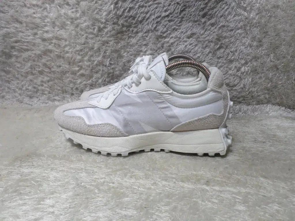 휘리릭구제 245 뉴발란스 w327sfd 화이트 문빔 운동화 중고 신발
