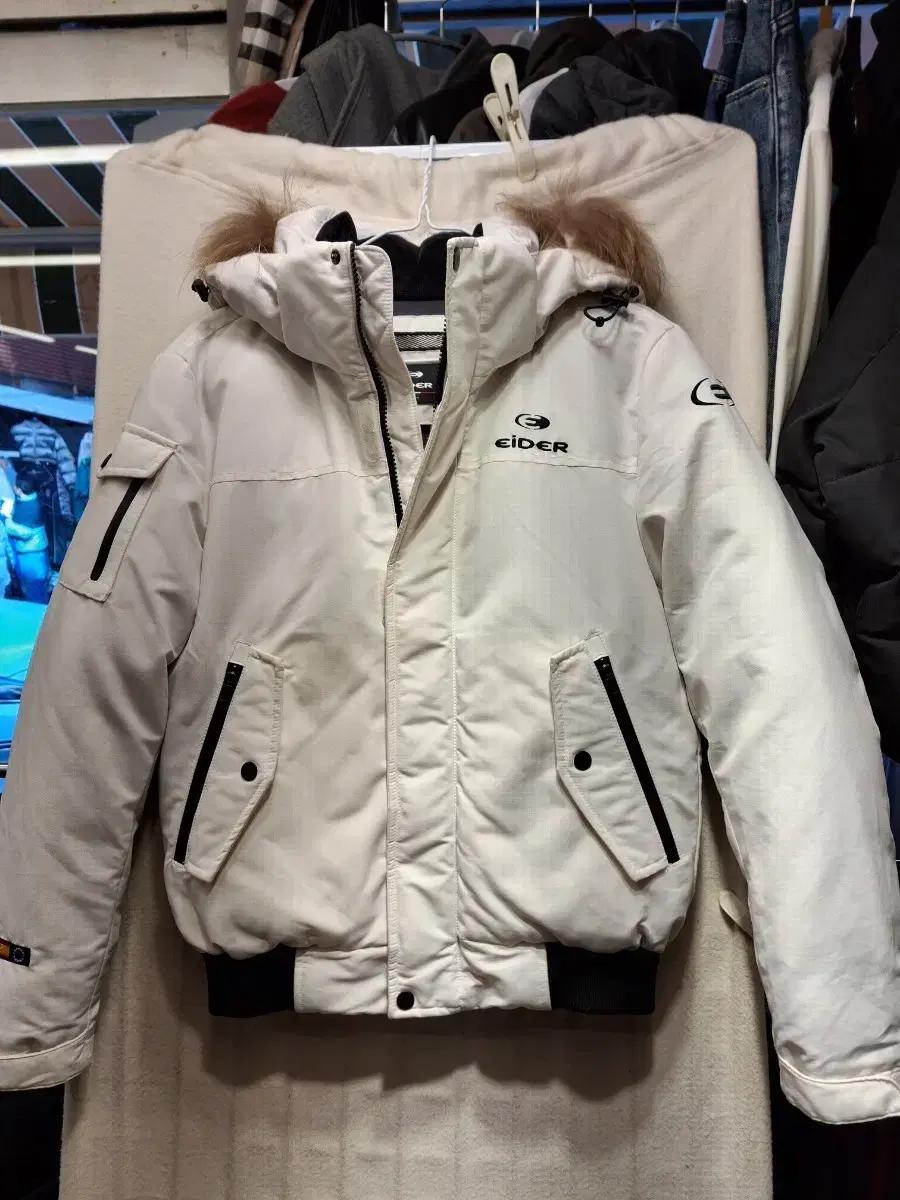 아이더 화이트 퍼 후드 패딩 점퍼