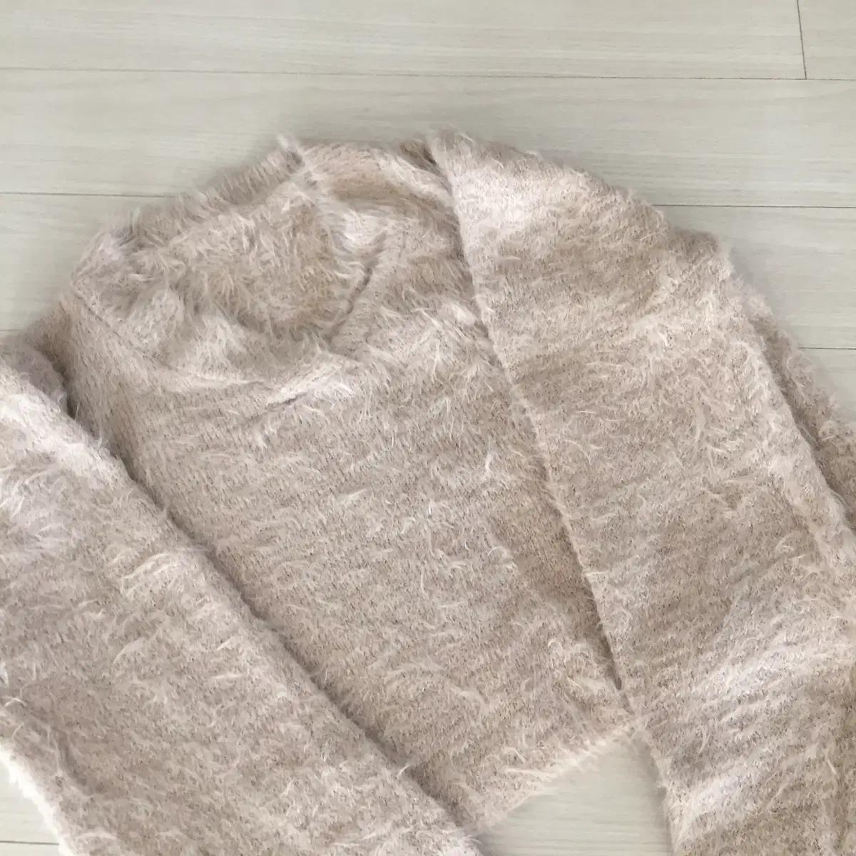 브이넥 퍼 니트 새상품 베이지니트 스웨터 겨울니트 여성니트