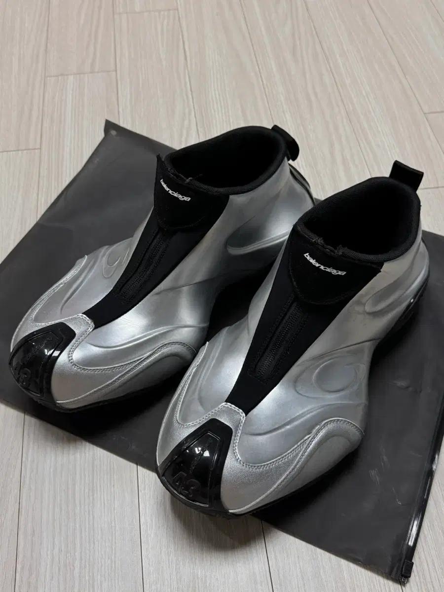 [43] 발렌시아가 바스켓볼 스니커즈