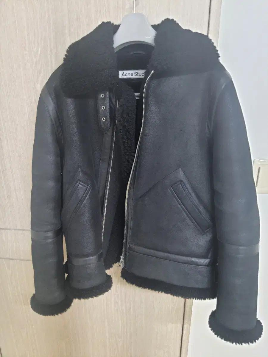 아크네스튜디오 이안 무스탕 52